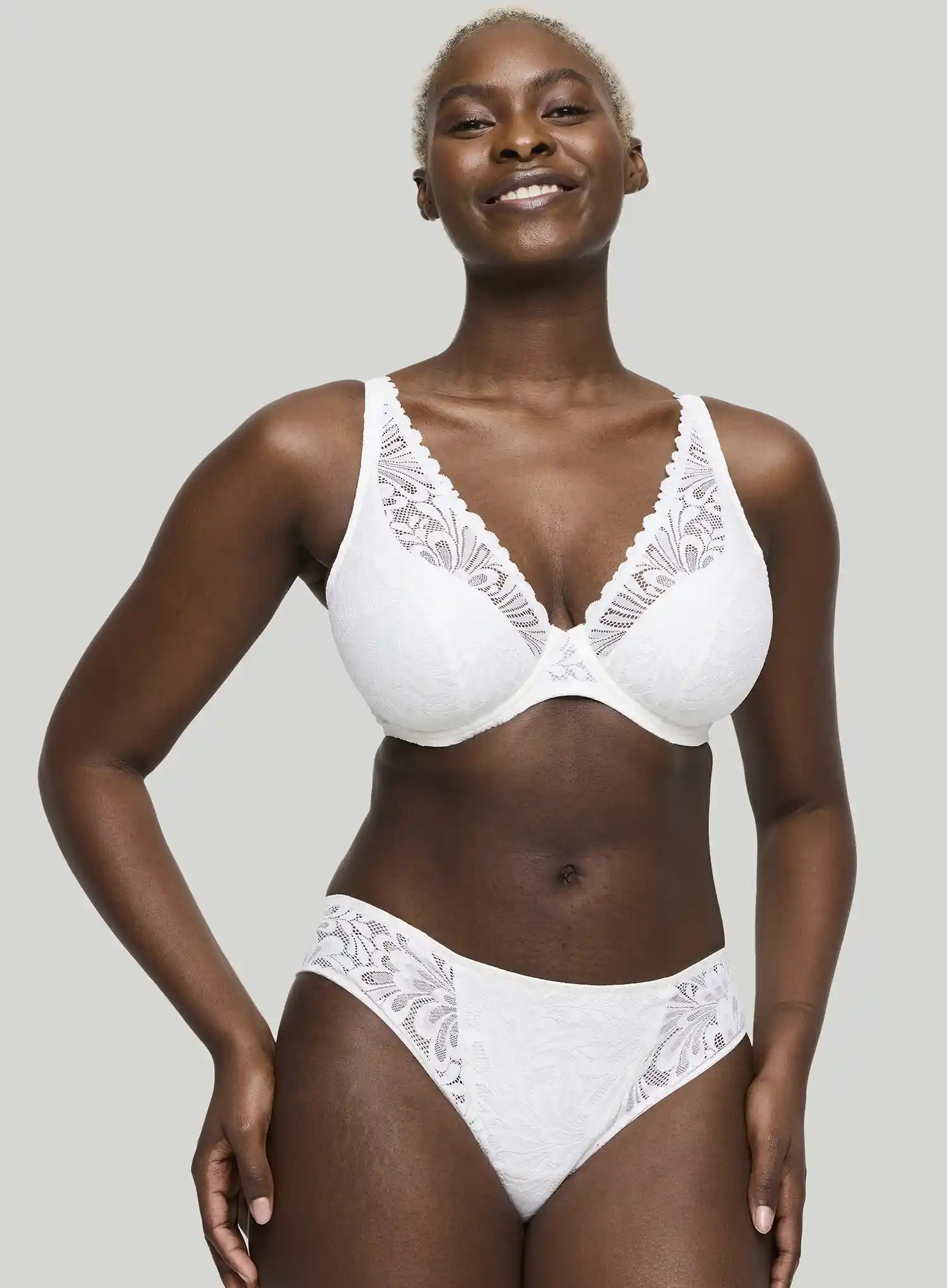 Primadonna Twist: Rupi Rio Brief Natural
