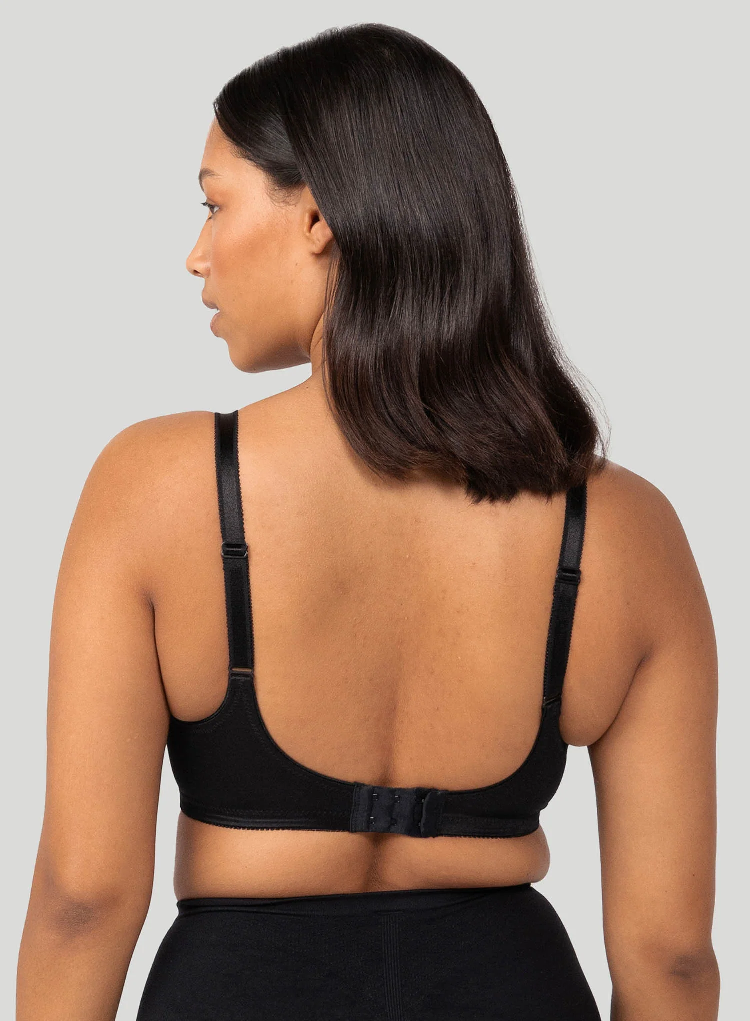 Triumph: Embroidered Minimiser Underwired Bra Black - Image 3