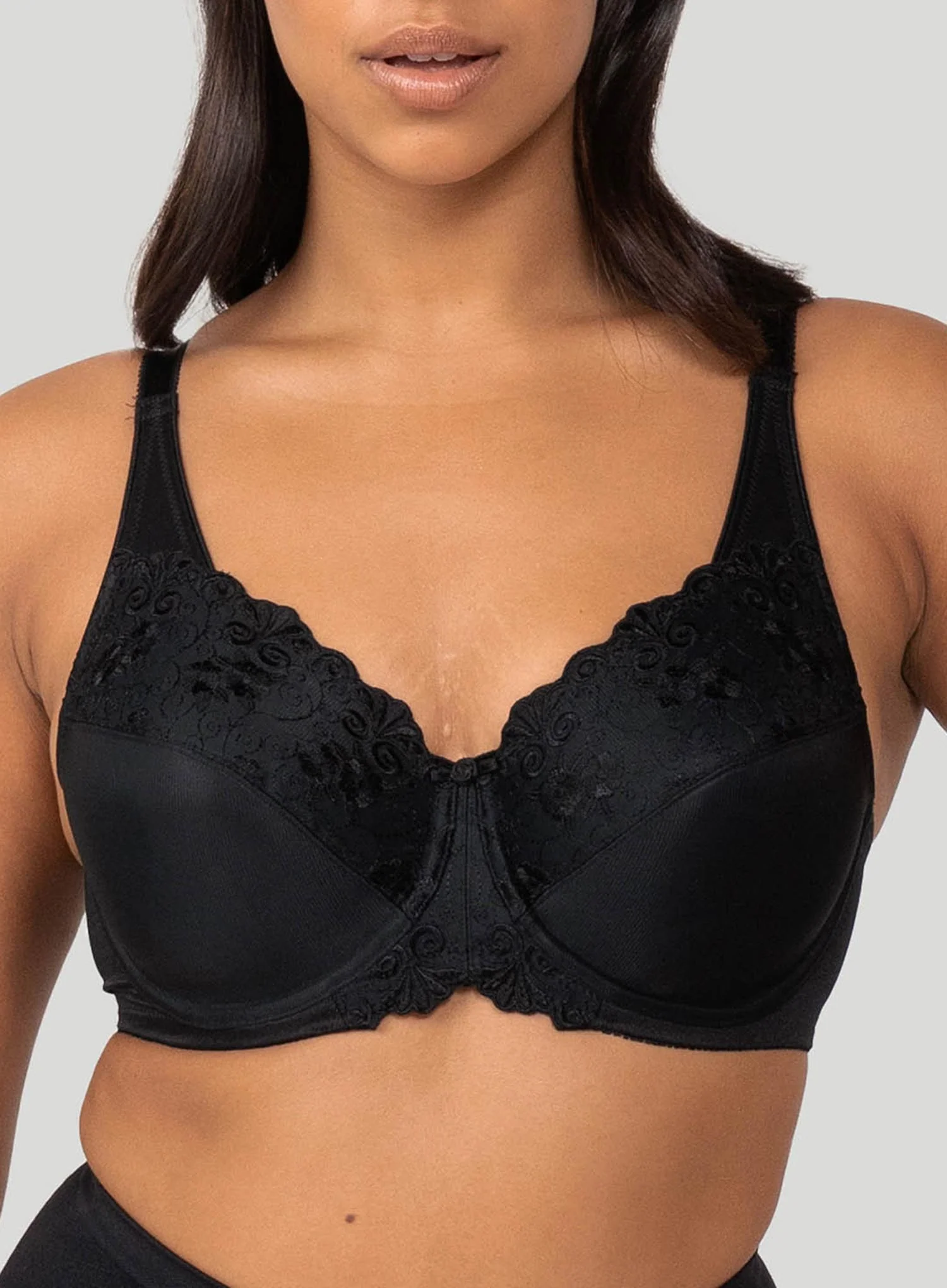 Triumph: Embroidered Minimiser Underwired Bra Black - Image 5