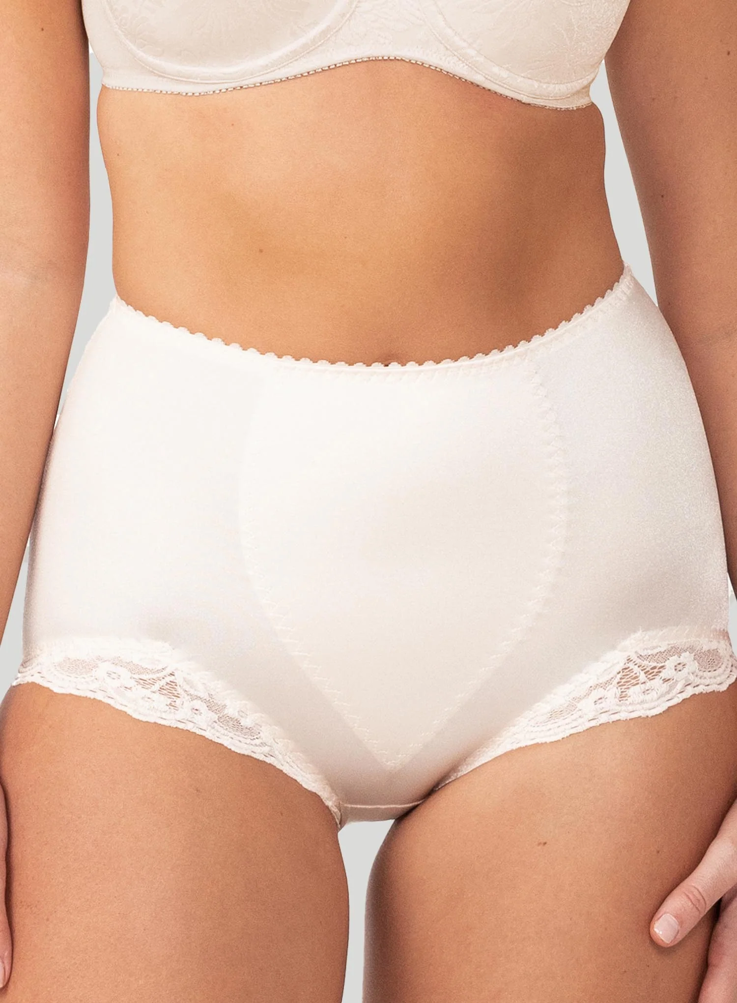Triumph: Something Else Tum-E-Lace Panty Fresh Powder
